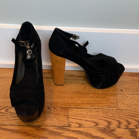 Jeffrey Campbell Shoes - Jeffery Campbell Black platform helps sz 7